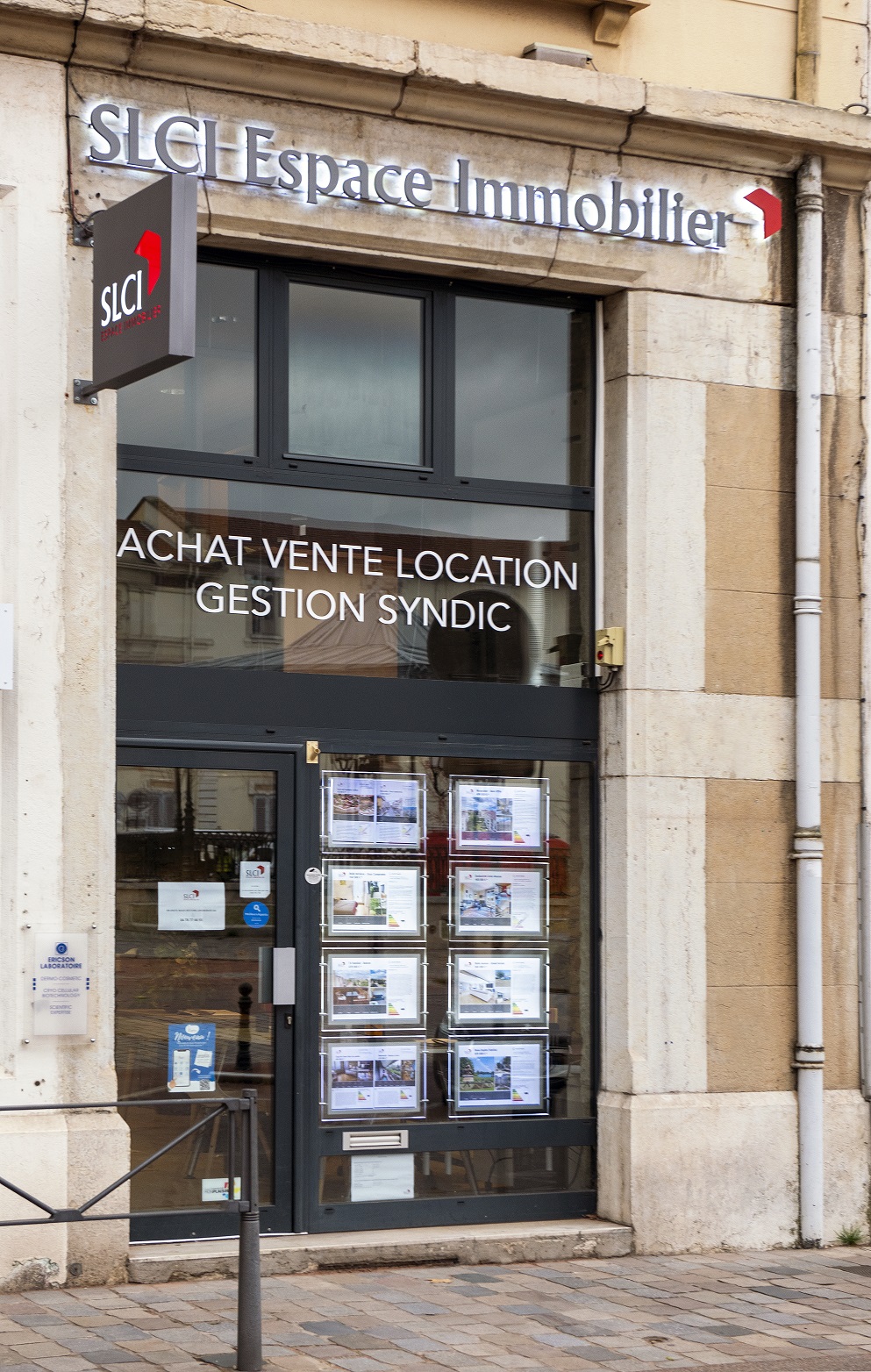 Agence immobilière SLCI, 3 Place Ambroise Courtois 69008
